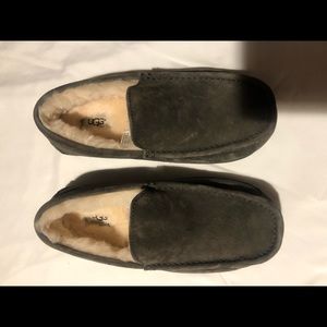 Men’s UGG Ascot Gray Slipper Pair